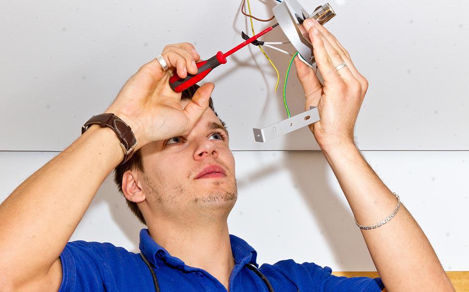 cherche électricien Lardy